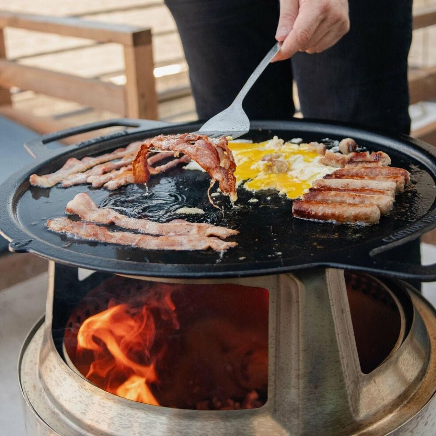 Solo Stove 17" Bonfire & Yukon Cast Iron Griddle Top