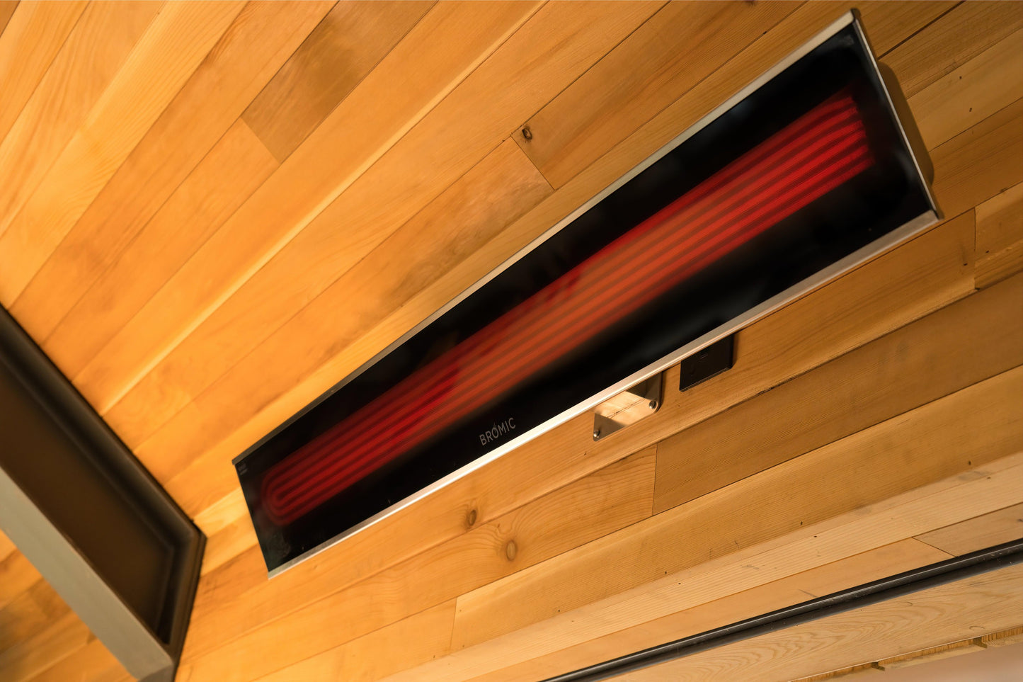 Bromic Heating Platinum Smart-Heat 50" 3400 Watt 208V Black Electric Patio Heater