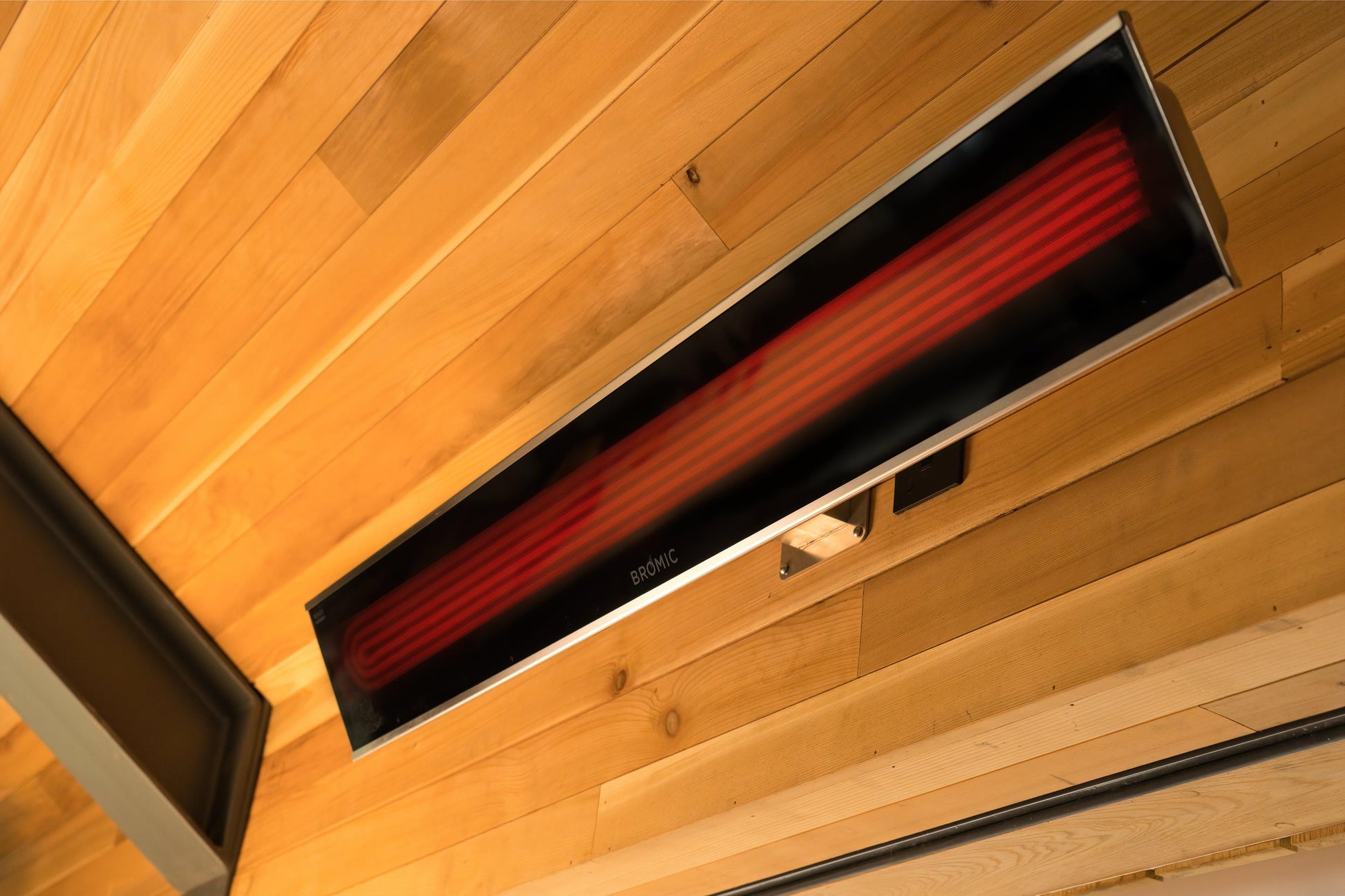 Bromic Heating Platinum Smart-Heat 50" 3400 Watt 208V Black Electric Patio Heater