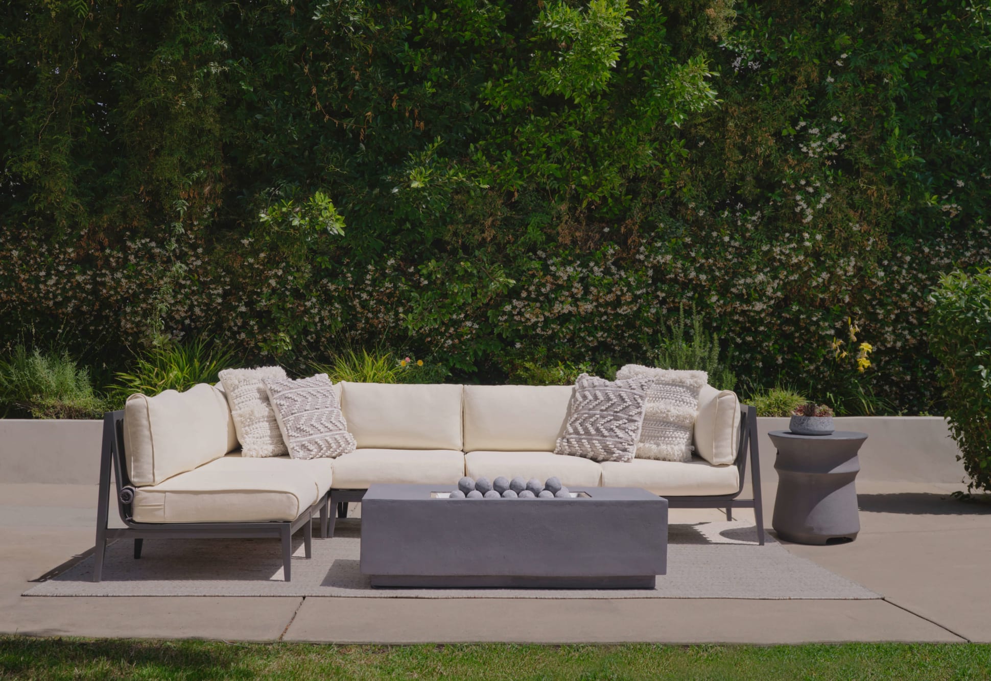 Live Outer 127" Charcoal Aluminum Outdoor Sofa With Armchairs and Palisades Cream Cushion (6-Seat)