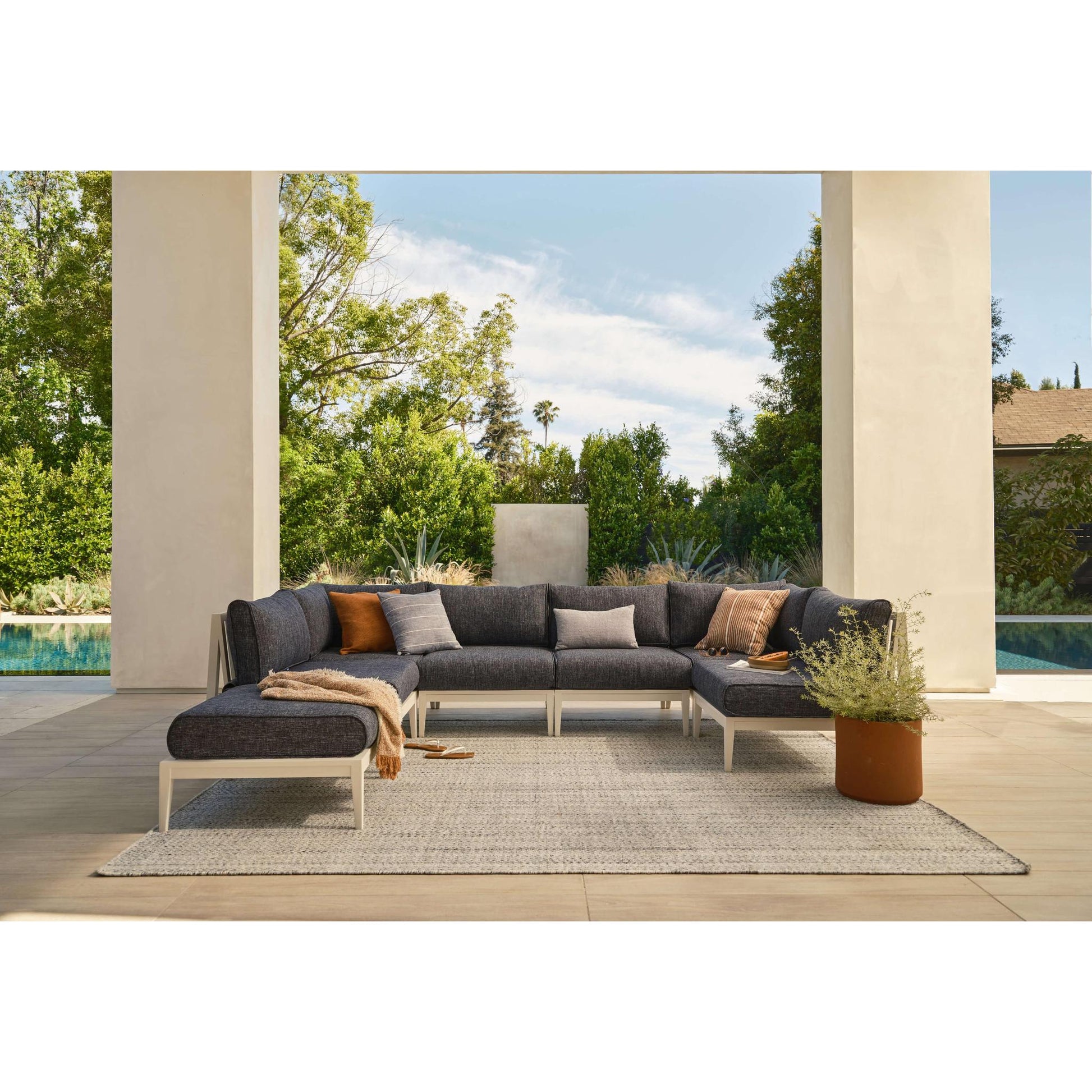 Live Outer 27" White Aluminum Outdoor Armchair Conversation Set With Deep Sea Navy Cushion
