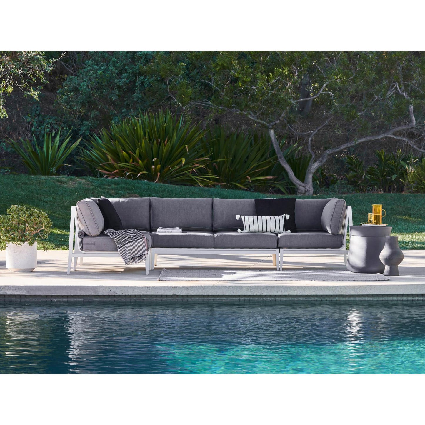 Live Outer 35" White Aluminum Right Corner Outdoor Chair With Dark Pebble Gray Cushion