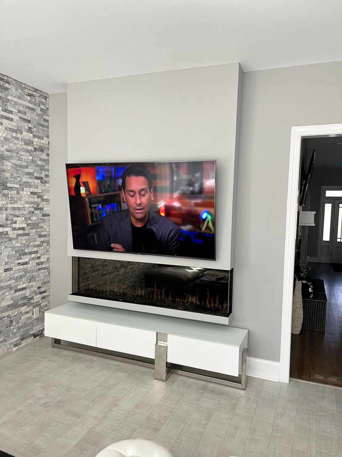 Modern Flames Orion Multi 100" Heliovision Built-in / Wall-Mounted Linear Smart Virtual Electric Fireplace