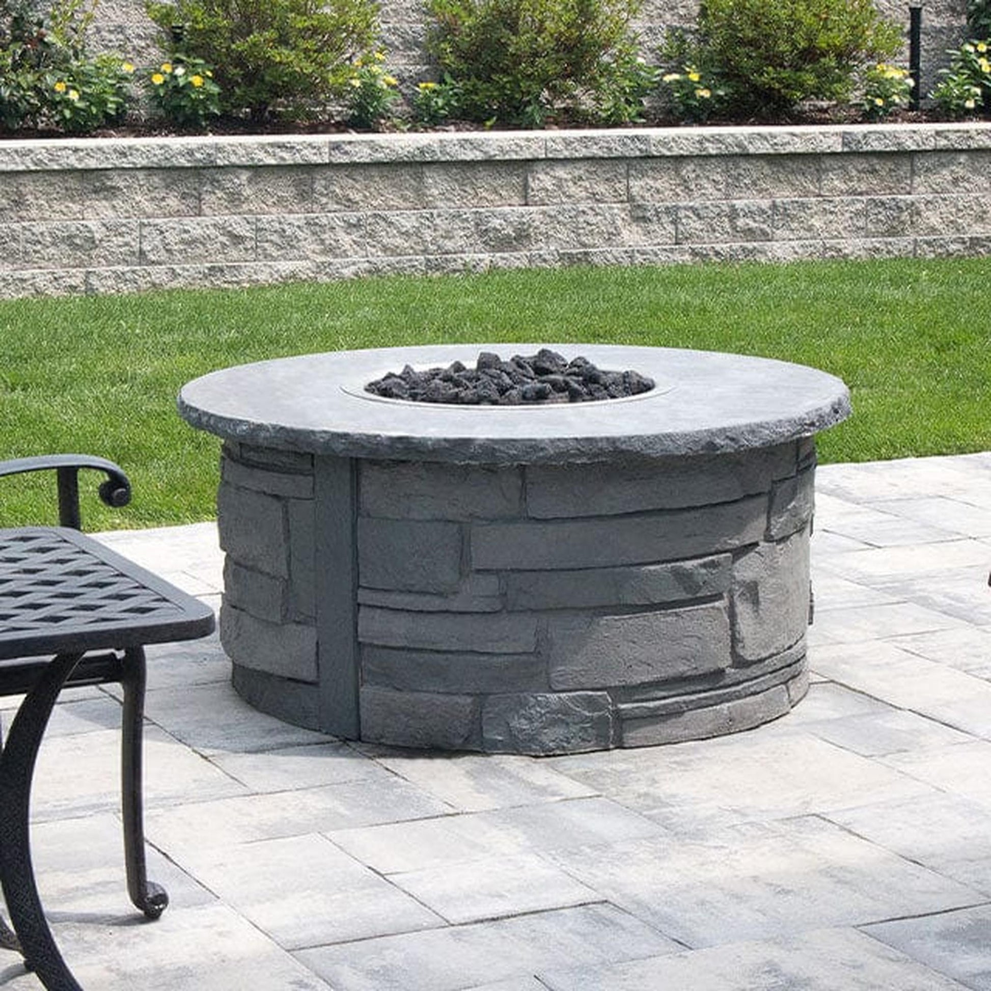 Nicolock 44" Ovation Round Smokeless Fire Pit Package with Surround in Ledgestone Texture & Bluestone Color