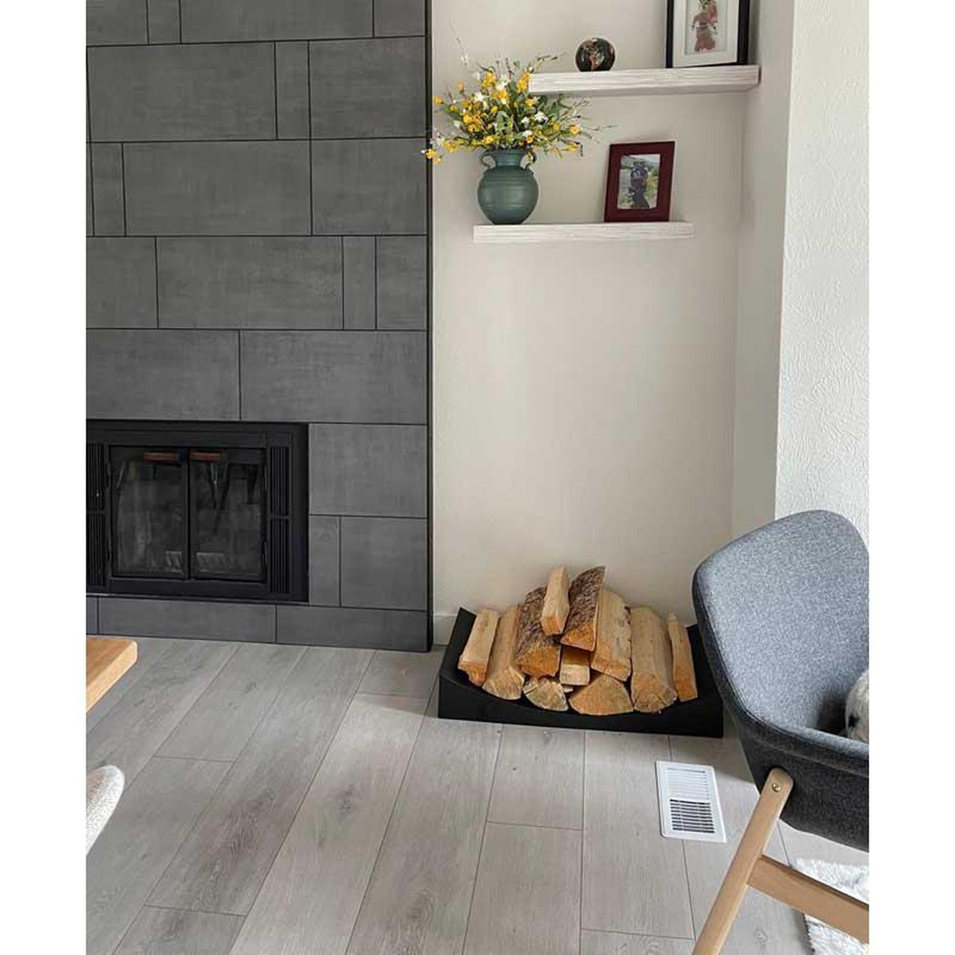 Pilgrim Minimalist 20" Black Wood Holder