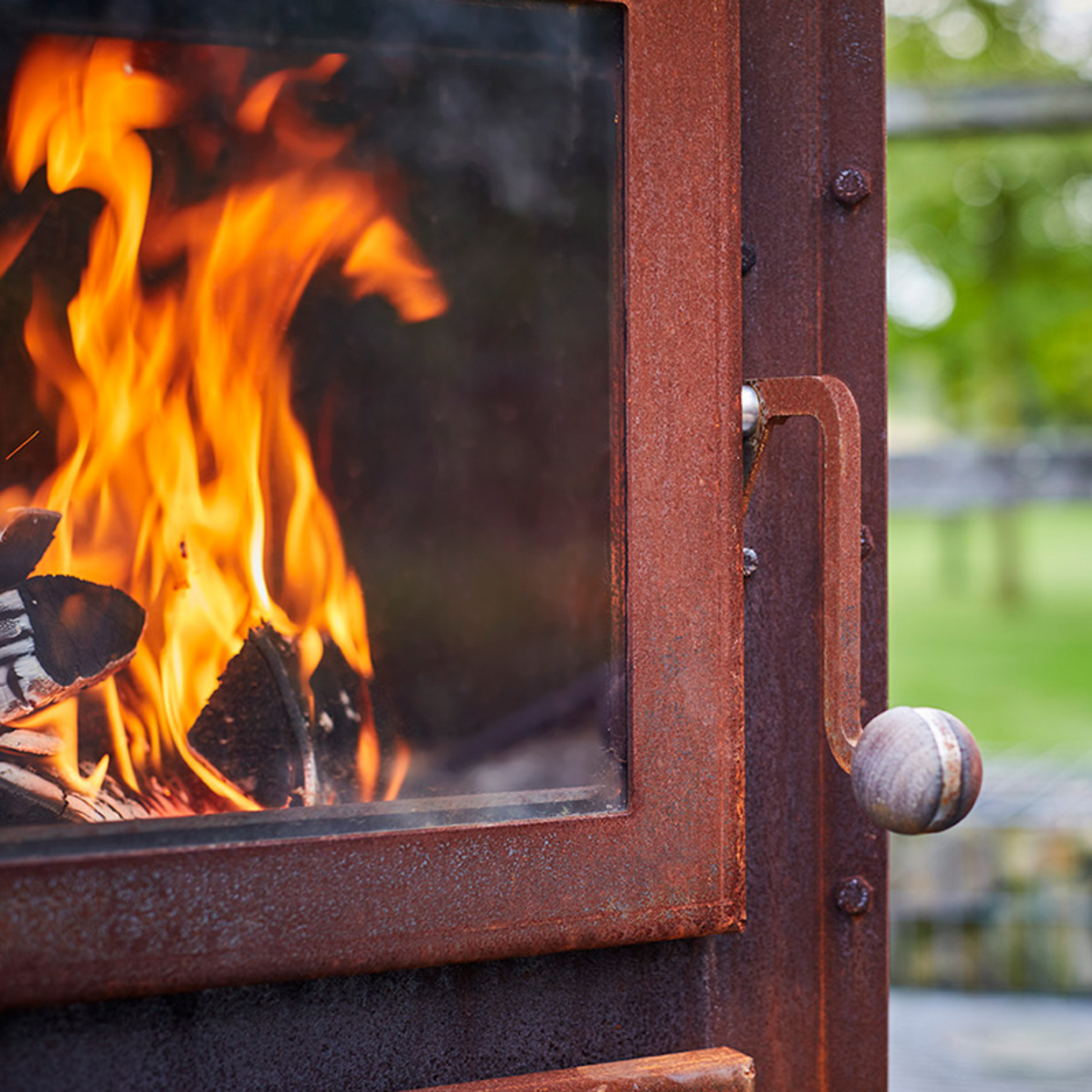 RB73 Bijuga 3mm CorTen Steel Fireplace With Two Wheels and a Push Bar