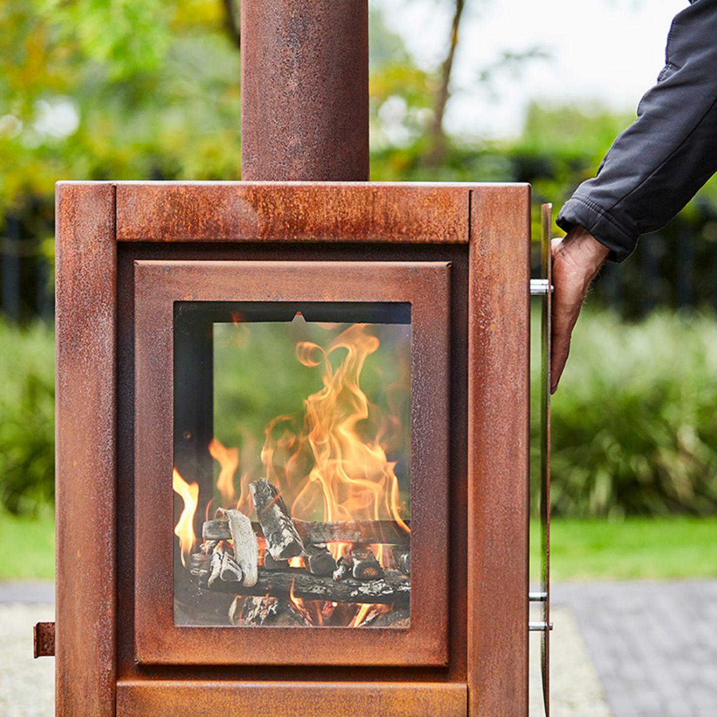 RB73 Quaruba XL MOBILE 4-Sided Glass Warm Brown CorTen Steel Wood-Burning Outdoor Fireplace