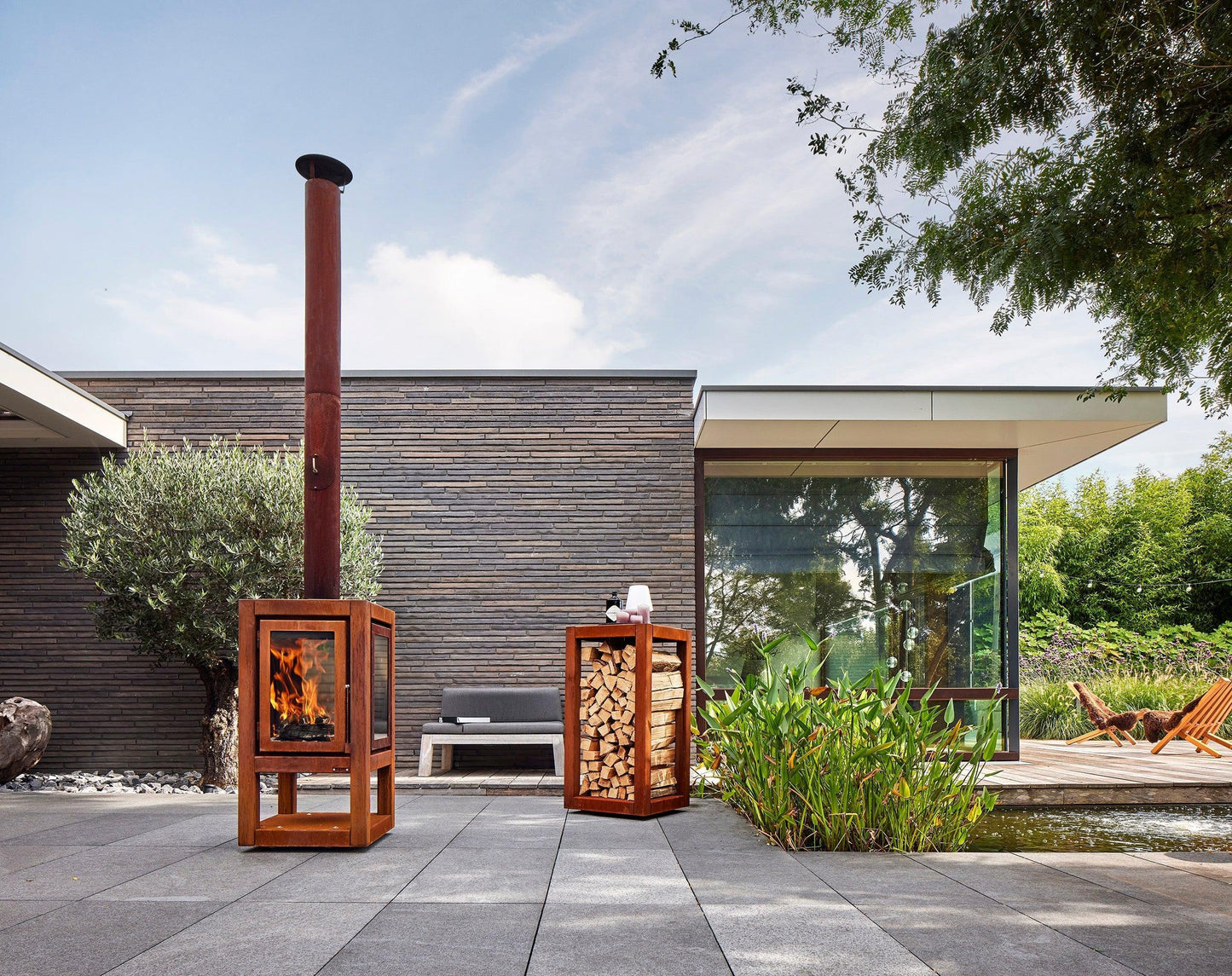 RB73 Quaruba XXL MOBILE 4-Sided Glass Warm Brown CorTen Steel Wood-Burning Outdoor Fireplace