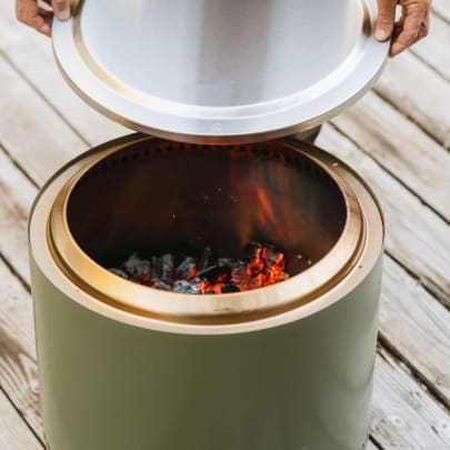 Solo Stove Bonfire Smokeless Firepit Essential Bundle 2.0