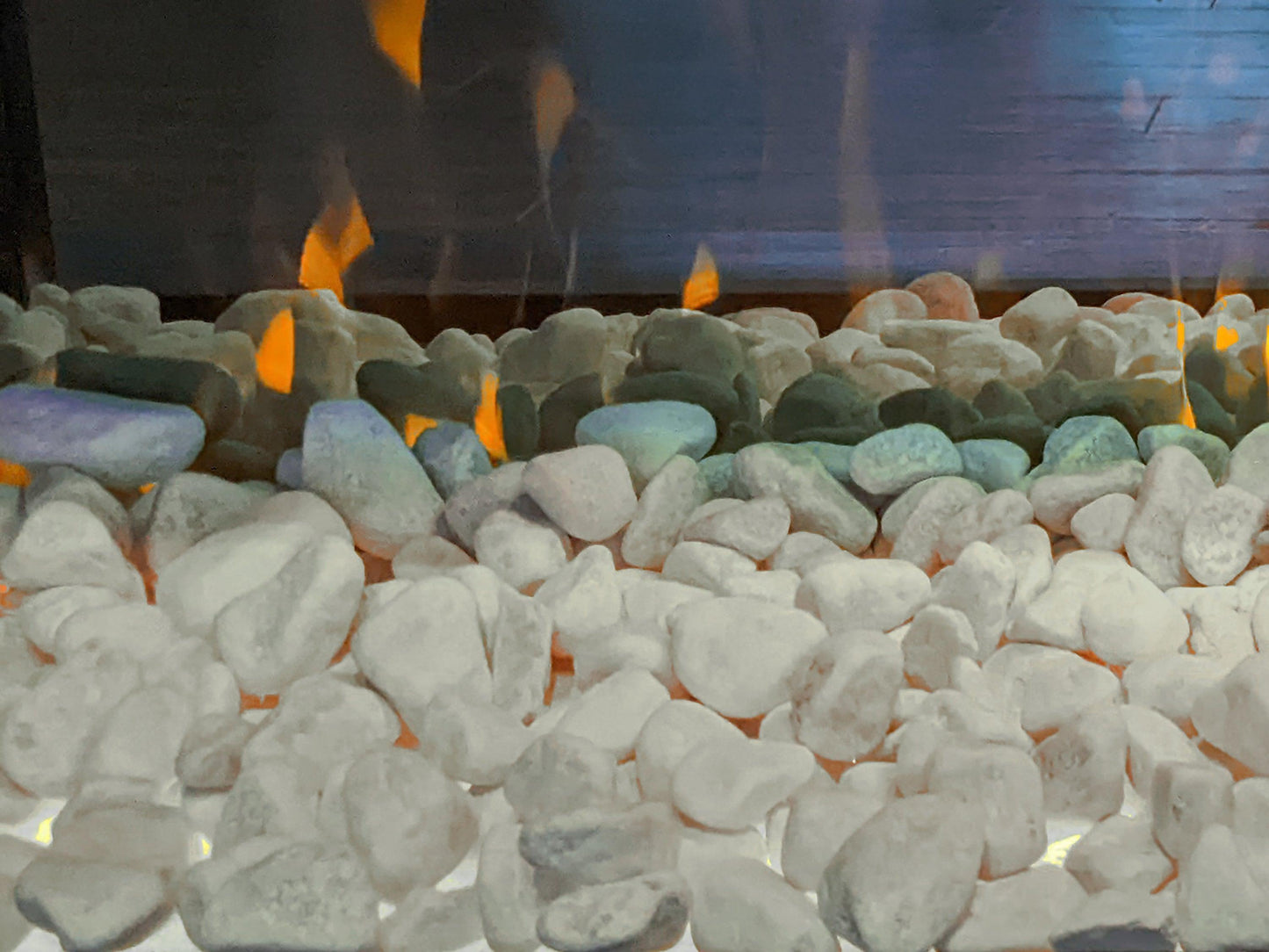 Sustainable Hearth White Carrara Pebbles For Signal 40 Electric Fireplace