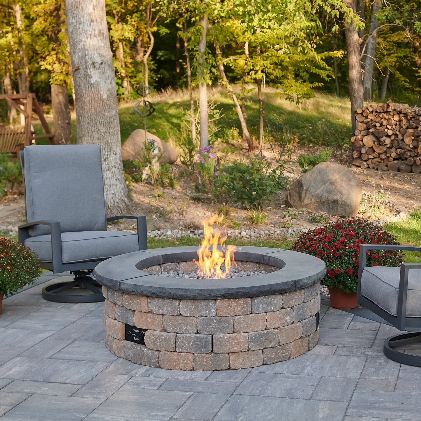 The Outdoor GreatRoom Company Charcoal Grey Round 4-Piece Concrete Top for Round Bronson Block Gas Fire Pit Kit