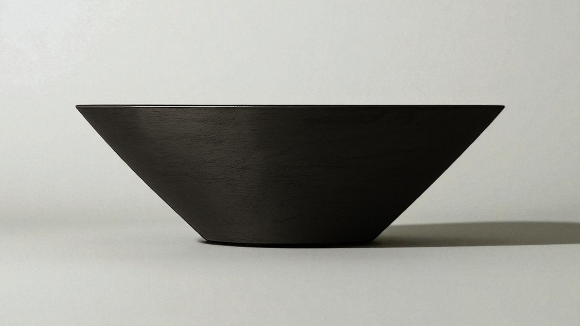 Warming Trends AON 24" Black Finish Glass Fiber Reinforced Concrete Round Halo Small Wok With U100 Crossfire Brass Burner and 17" Circular Plate